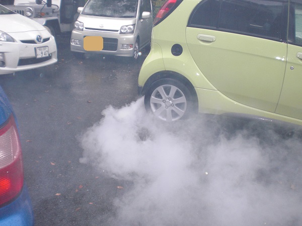 三菱 I アイ 大量白煙の原因は 修理ブログ おーともーびるyuki 車の購入 修理 車検トータルサポート